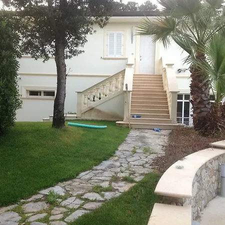 Casa de hóspedes In Con Piscina Tirrenia