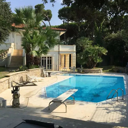 In Con Piscina Casa de hóspedes