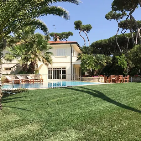 In Con Piscina Casa de hóspedes