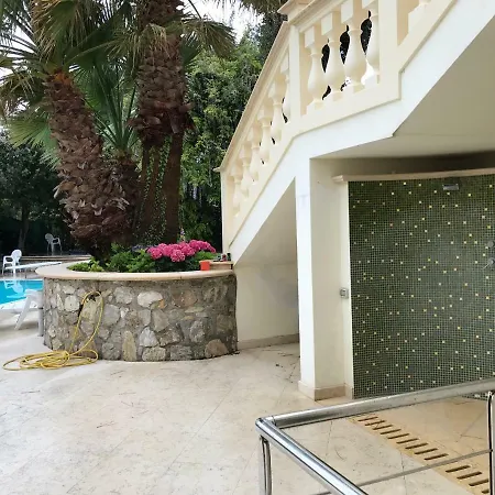 In Con Piscina Casa de hóspedes